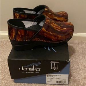 Dansko professional patent shoes